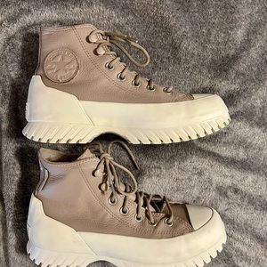 Women’s converse size 7